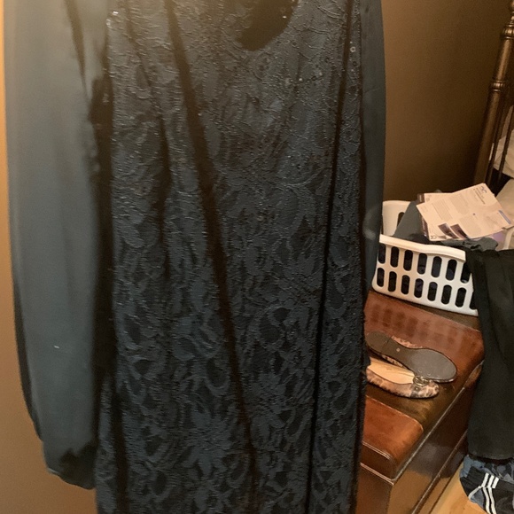 Black dress - Picture 1 of 6